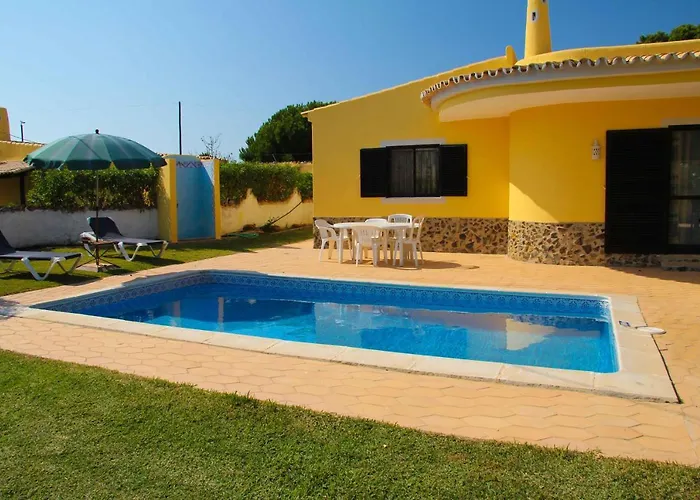 別荘 Quinta - Pera アルマンシル