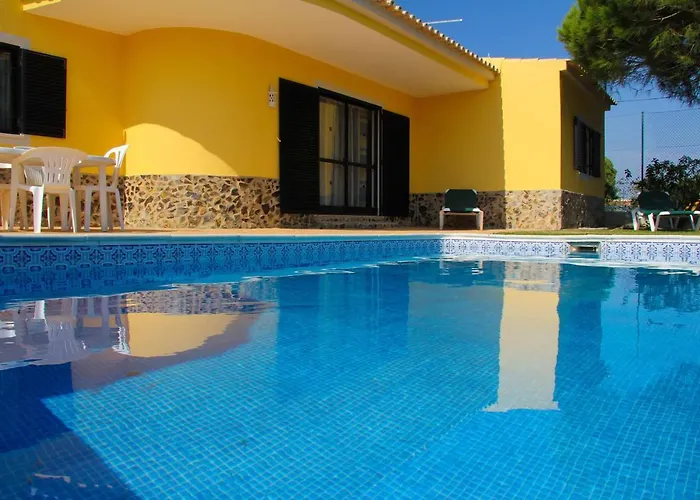 別荘 Quinta - Pera アルマンシル