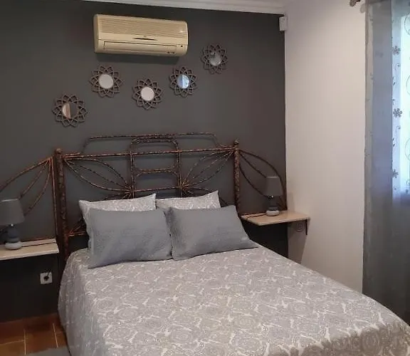 別荘 Quinta - Pera アルマンシル